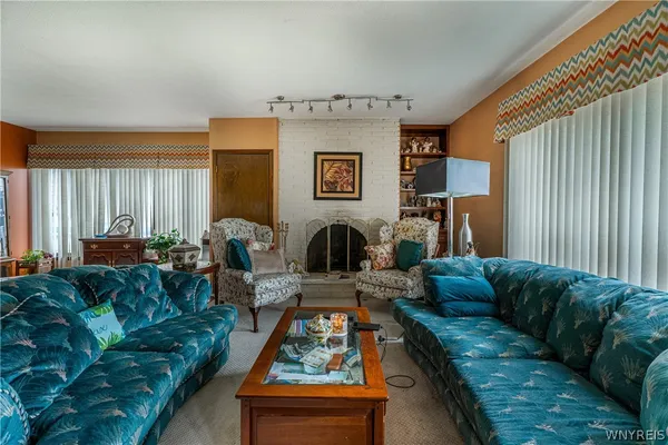 $249,900 | 124 Harrogate Square, Amherst, NY 14221