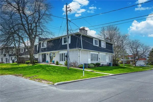 $249,900 | 124 Harrogate Square, Amherst, NY 14221