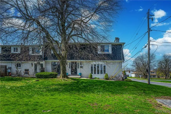 $249,900 | 124 Harrogate Square, Amherst, NY 14221