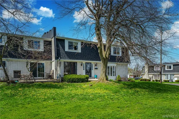 $249,900 | 124 Harrogate Square, Amherst, NY 14221