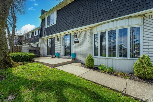 $249,900 | 124 Harrogate Square, Amherst, NY 14221