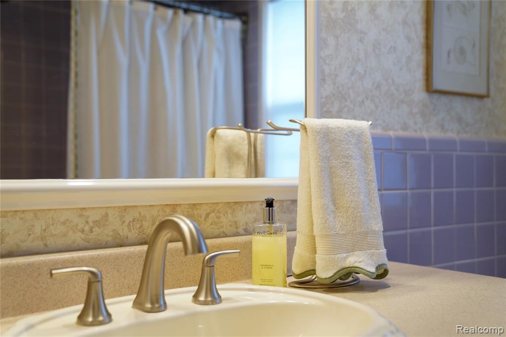 34361 Quaker Valley Road Farmington Hills, MI 48331 - Photo 39 of 62 Gallery Image 39