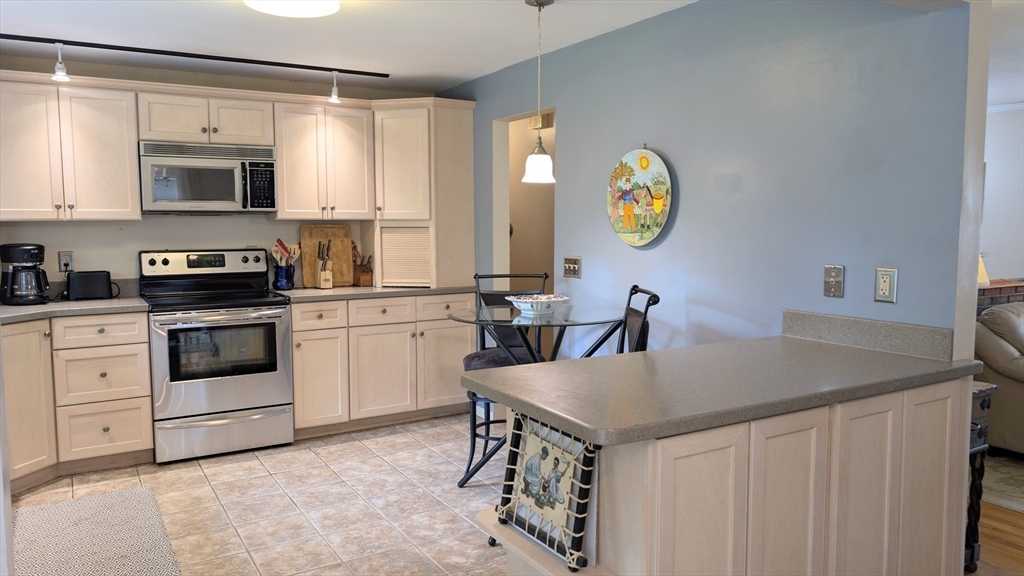 156 Center Bridge Road Lancaster, MA 01523 - Photo 5 of 22