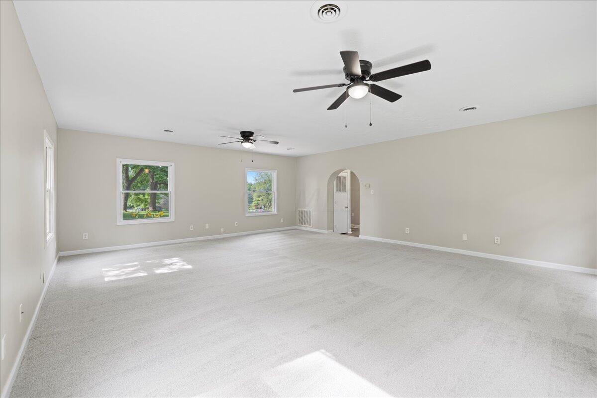 426 Milnor Road Pickerington, OH 43147 - Photo 8 of 48 09-Living Room