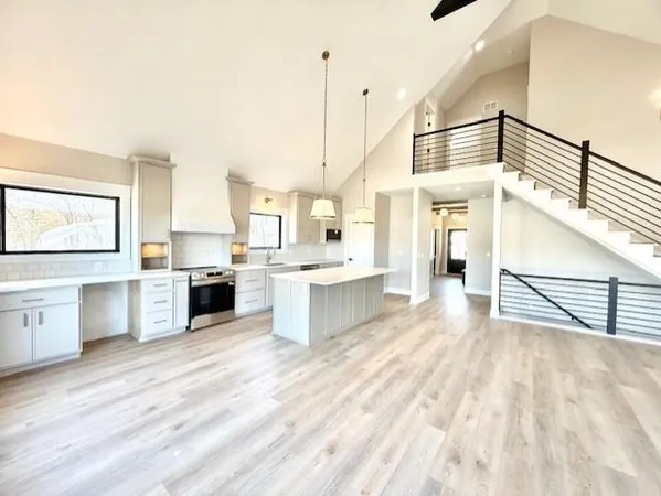 $1,199,000 | 430 Lake Viking Terrace, Gallatin, MO 64640