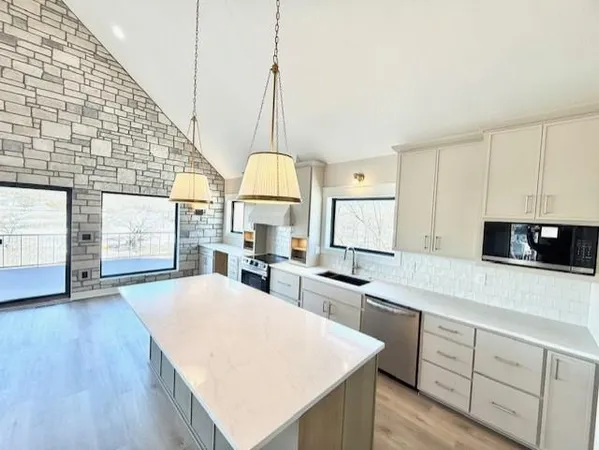 $1,199,000 | 430 Lake Viking Terrace, Gallatin, MO 64640