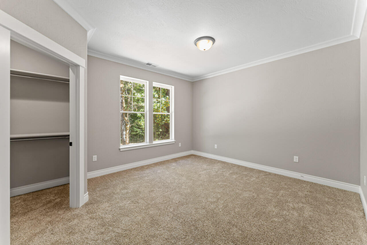 283 Key Way Grants Pass, OR 97527 - Photo 38 of 56 DSC07234