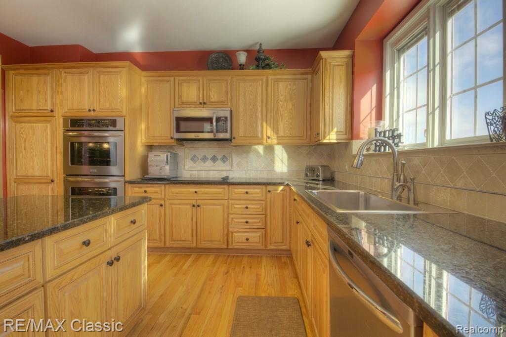 47855 Pavillon Road Canton, MI 48188 - Photo 11 of 34 Kitchen