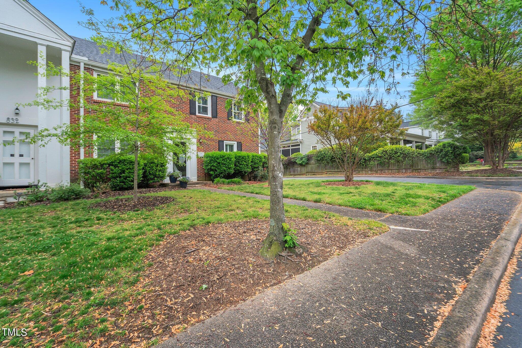 830 Bryan Street, Unit 1 Raleigh, NC 27605 - Photo 4 of 35 4