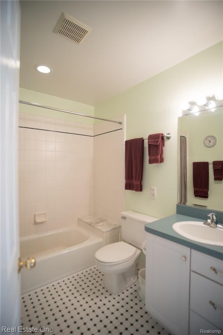 4470 Clifford Road Brighton, MI 48116 - Photo 18 of 30 4470 Clifford-20.jpg