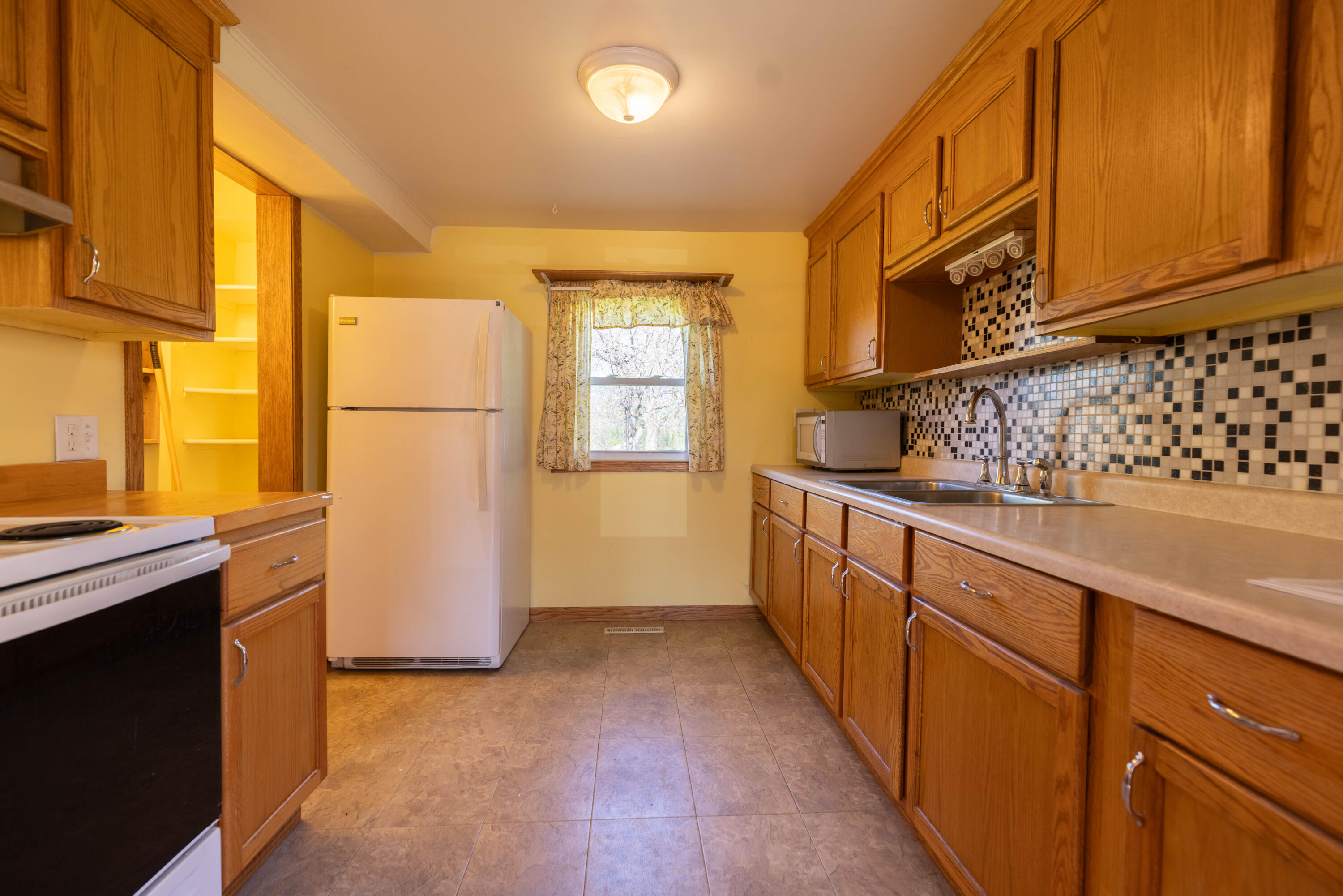 1445 Mac Arthur Road Madison, WI 53714 - Photo 22 of 41 B83A8914-HDR