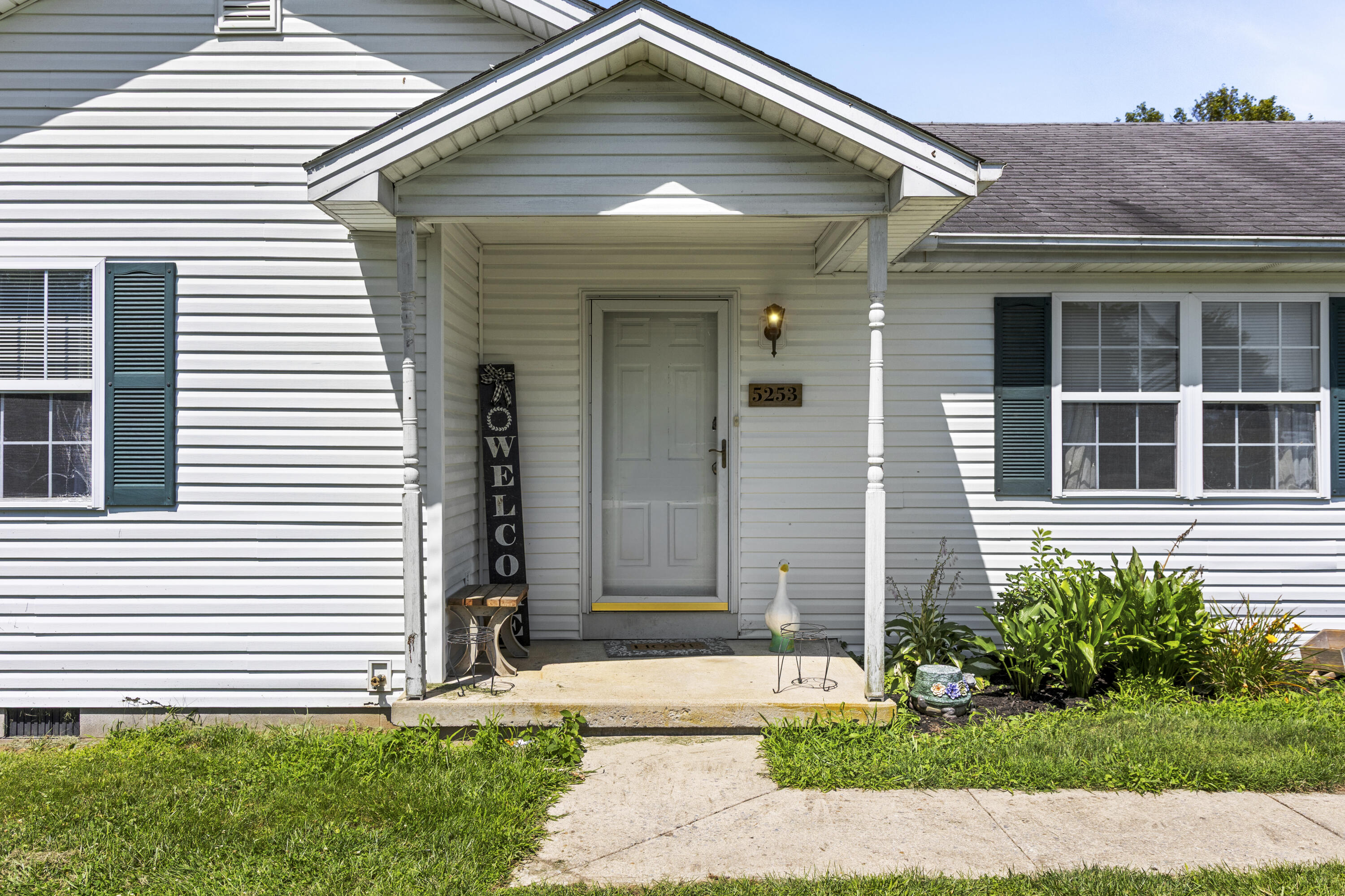 5253 Weaver Road Mays Lick, KY 41055 - Photo 4 of 33 I82A2483