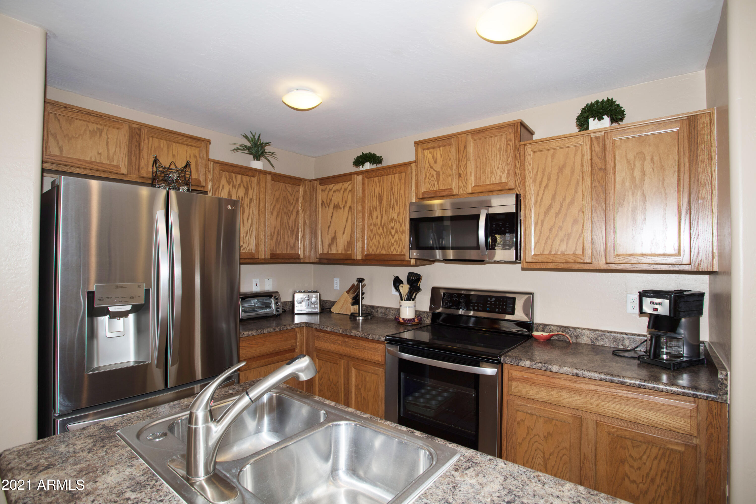 43994 West Cowpath Road Maricopa, AZ 85138 - Photo 7 of 20 07 Kitchen