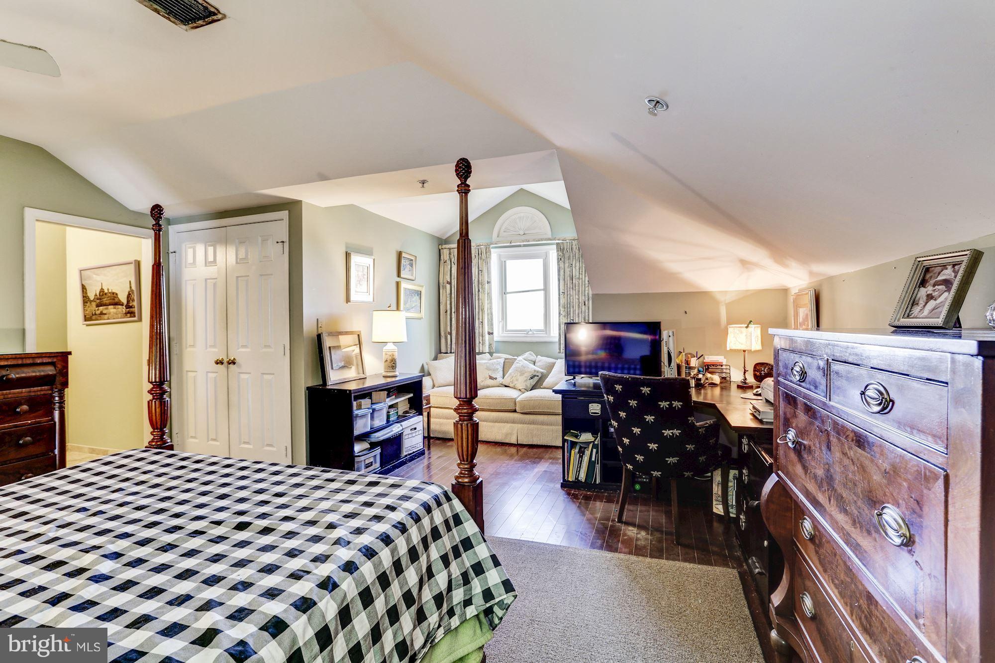 545 East Braddock Road, Unit 702 Alexandria, VA 22314 - Photo 12 of 27 Master bedroom #1