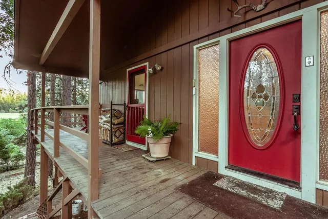 a view of a interior of the house