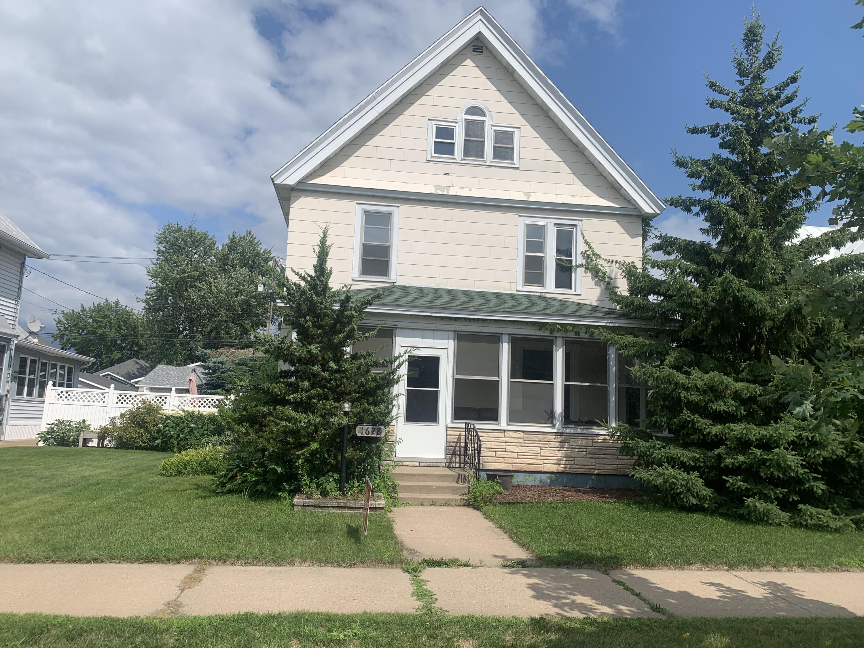 1628 Kane Street La Crosse, WI 54603 - Photo 1 of 1 IMG_6650