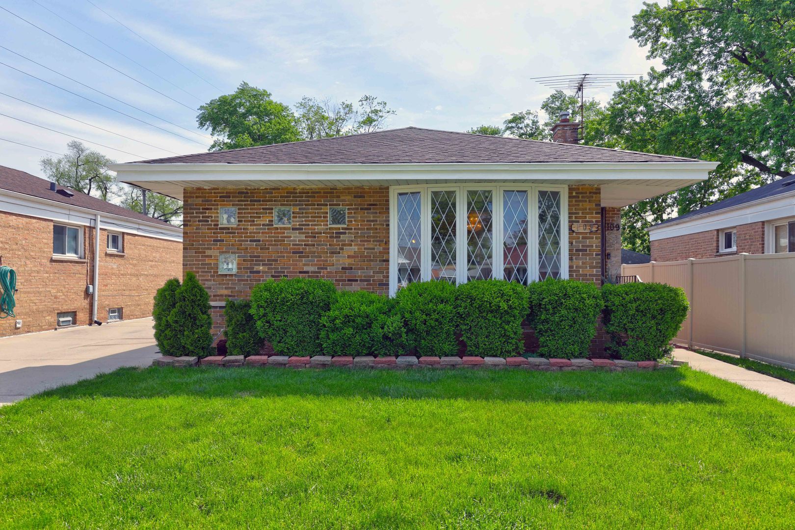 109 Rice Avenue Bellwood, IL 60104 - Photo 2 of 28
