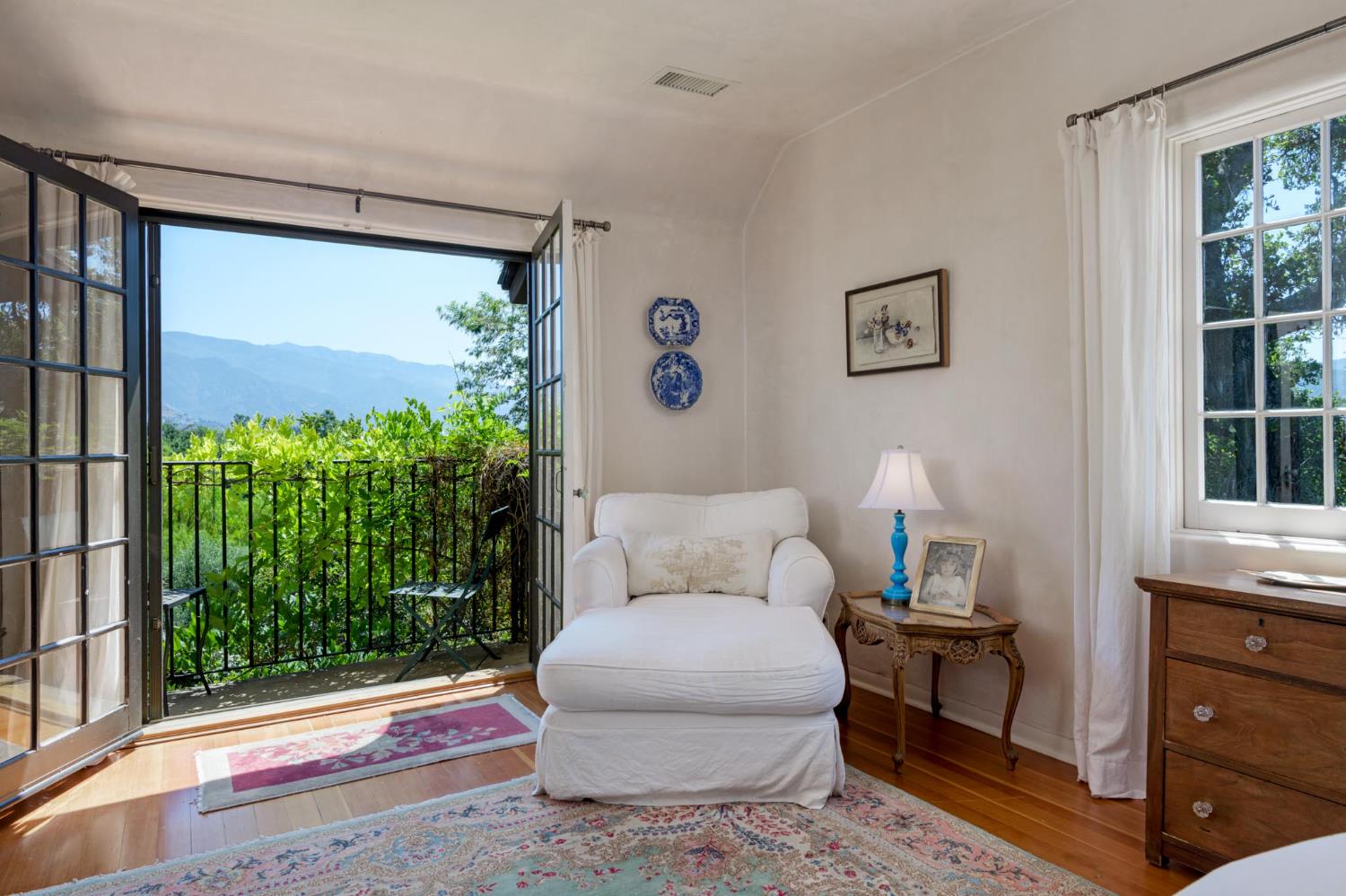 520 Foothill Road Ojai, CA 93023 - Photo 26 of 45 a living room with furniture and a potted plant