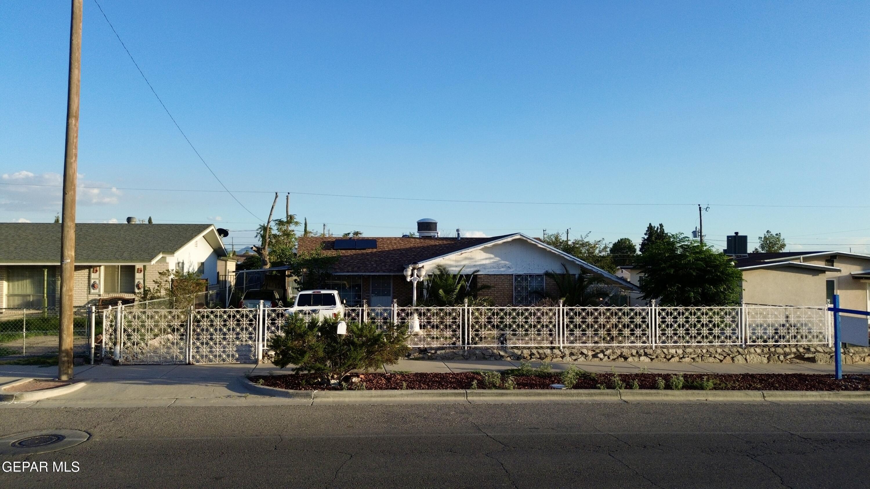 236 Borderland Road El Paso, TX 79932 - Photo 2 of 14 DJI_0301