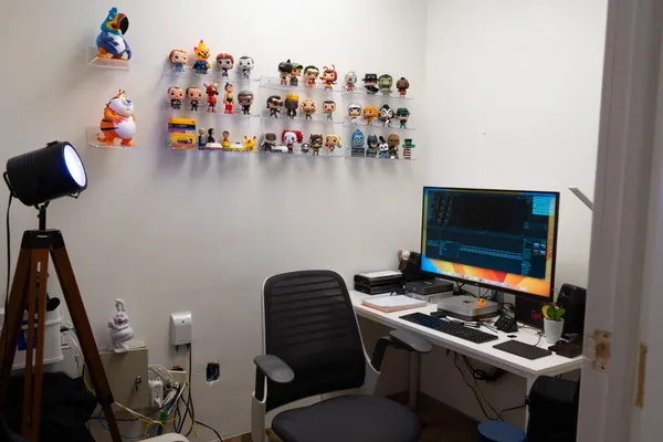 a view of a workspace with furniture
