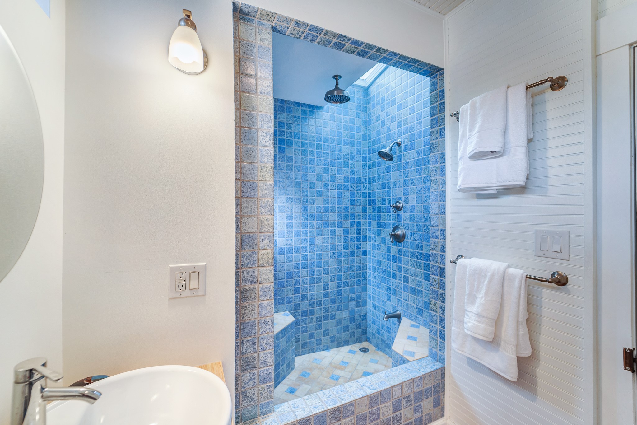 501 West 41st Street Austin, TX 78751 - Photo 17 of 18 a bathroom with a granite countertop bathtub shower sink mirror and toilet
