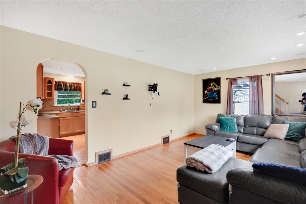 122 Brookside Circle Springfield, MA 01129 - Photo 13 of 39 Gallery Image 13