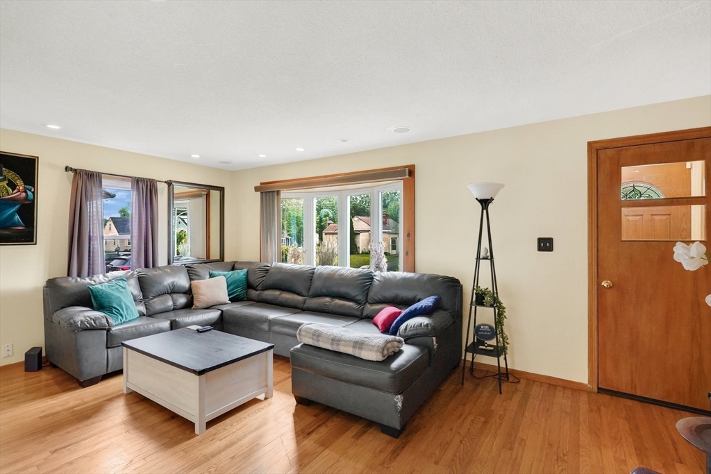 122 Brookside Circle Springfield, MA 01129 - Photo 14 of 39 Gallery Image 14