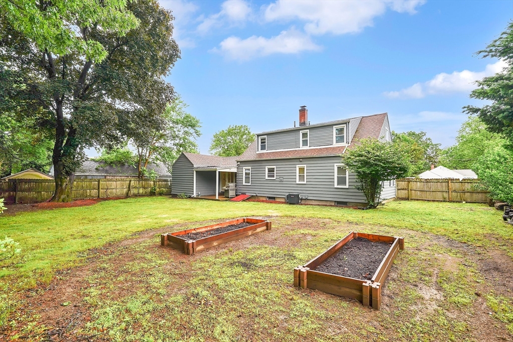 122 Brookside Circle Springfield, MA 01129 - Photo 33 of 39 Gallery Image 33