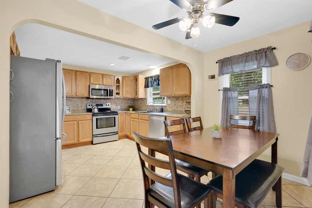 122 Brookside Circle Springfield, MA 01129 - Photo 10 of 39 Gallery Image 10