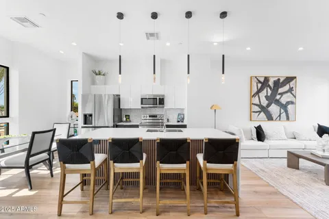 $738,000 | 4220 North 32nd Street, Unit 7, Phoenix, AZ 85016