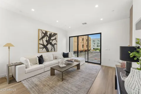 $738,000 | 4220 North 32nd Street, Unit 7, Phoenix, AZ 85016