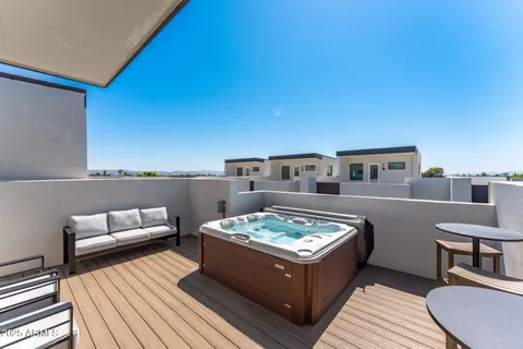 $738,000 | 4220 North 32nd Street, Unit 7, Phoenix, AZ 85016