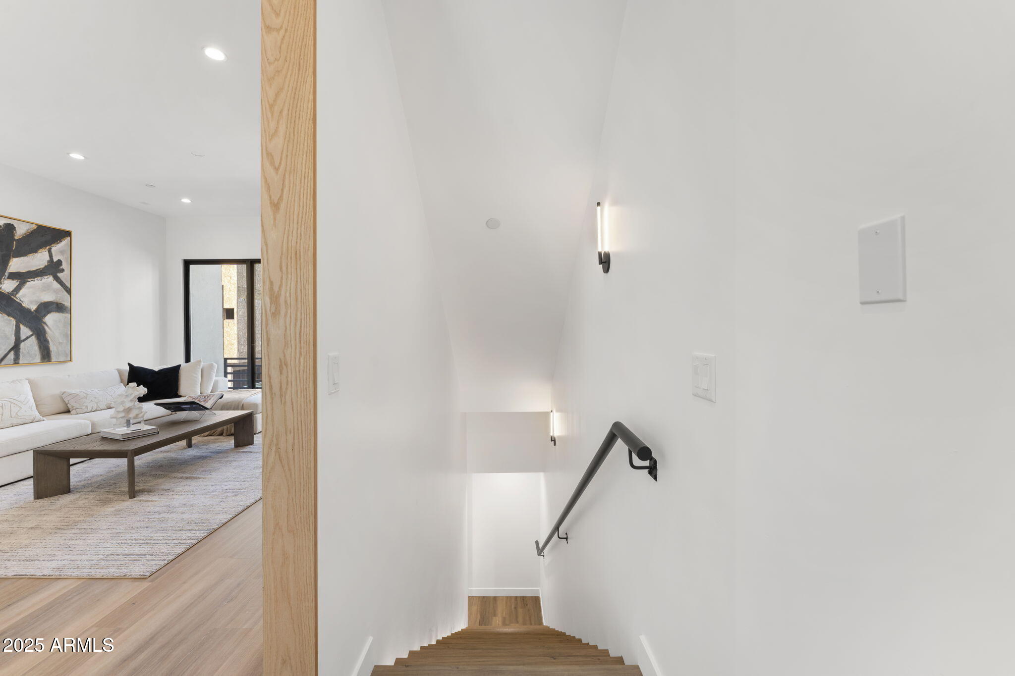4220 North 32nd Street, Unit 7 Phoenix, AZ 85016 - Photo 8 of 35 a view of a living room
