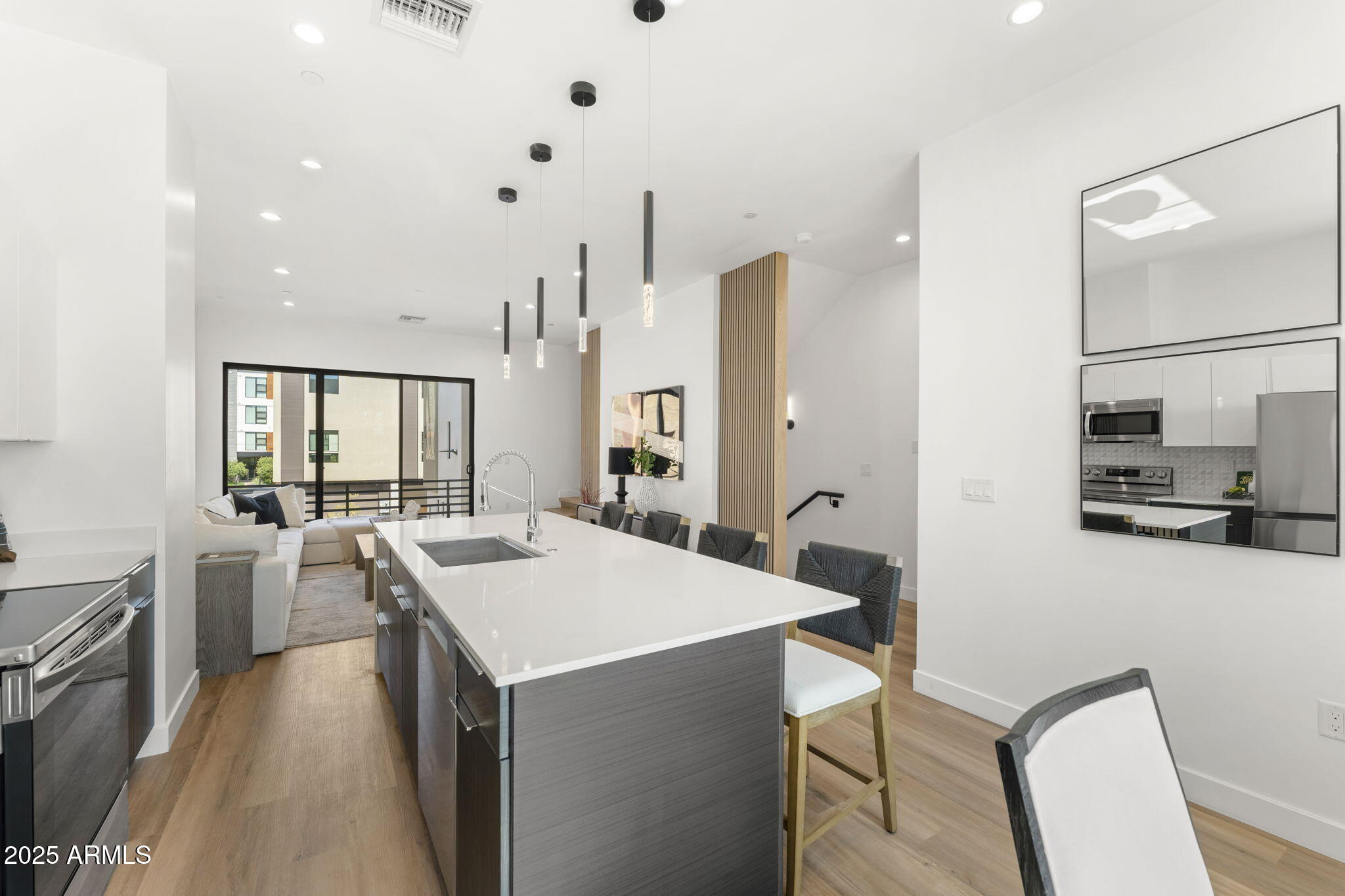 4220 North 32nd Street, Unit 7 Phoenix, AZ 85016 - Photo 9 of 35 a kitchen with a table chairs stove and refrigerator