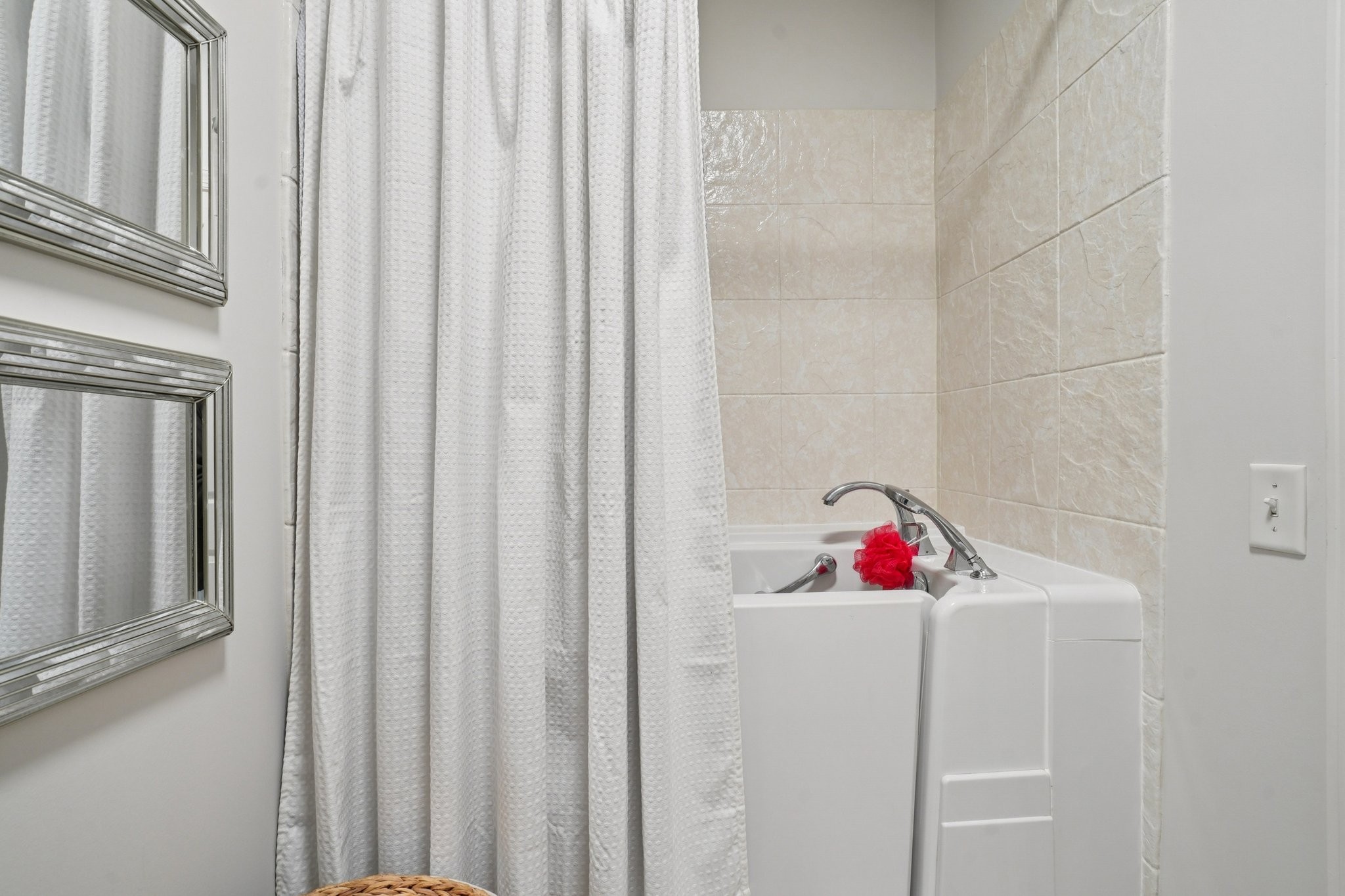 2521 Pennington Bend Road, Unit 206 Nashville, TN 37214 - Photo 19 of 34 a bathroom with a shower curtain