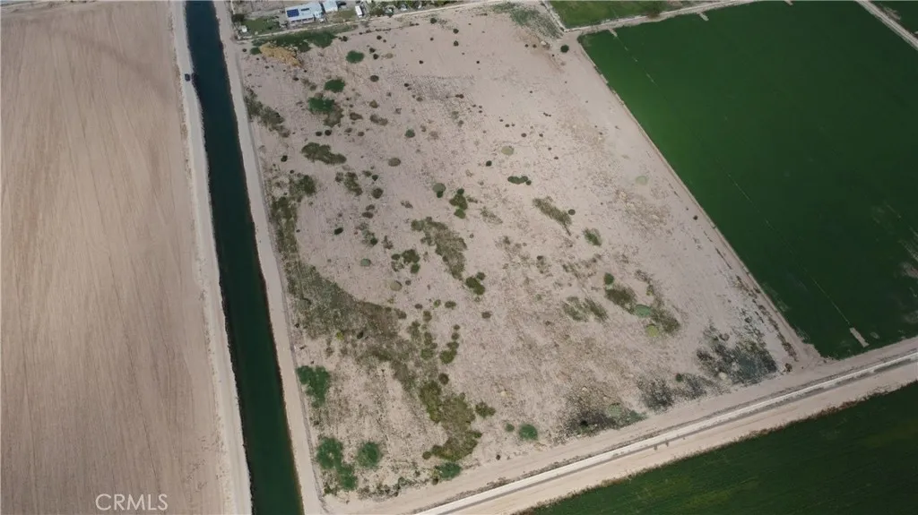 0 14th Blythe, CA 92225 - Photo 3 of 5 a view of a bathtub in a bathroom