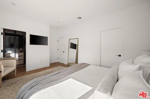 $1,399,999 | 1444 Hi Point Street, Los Angeles, CA 90035