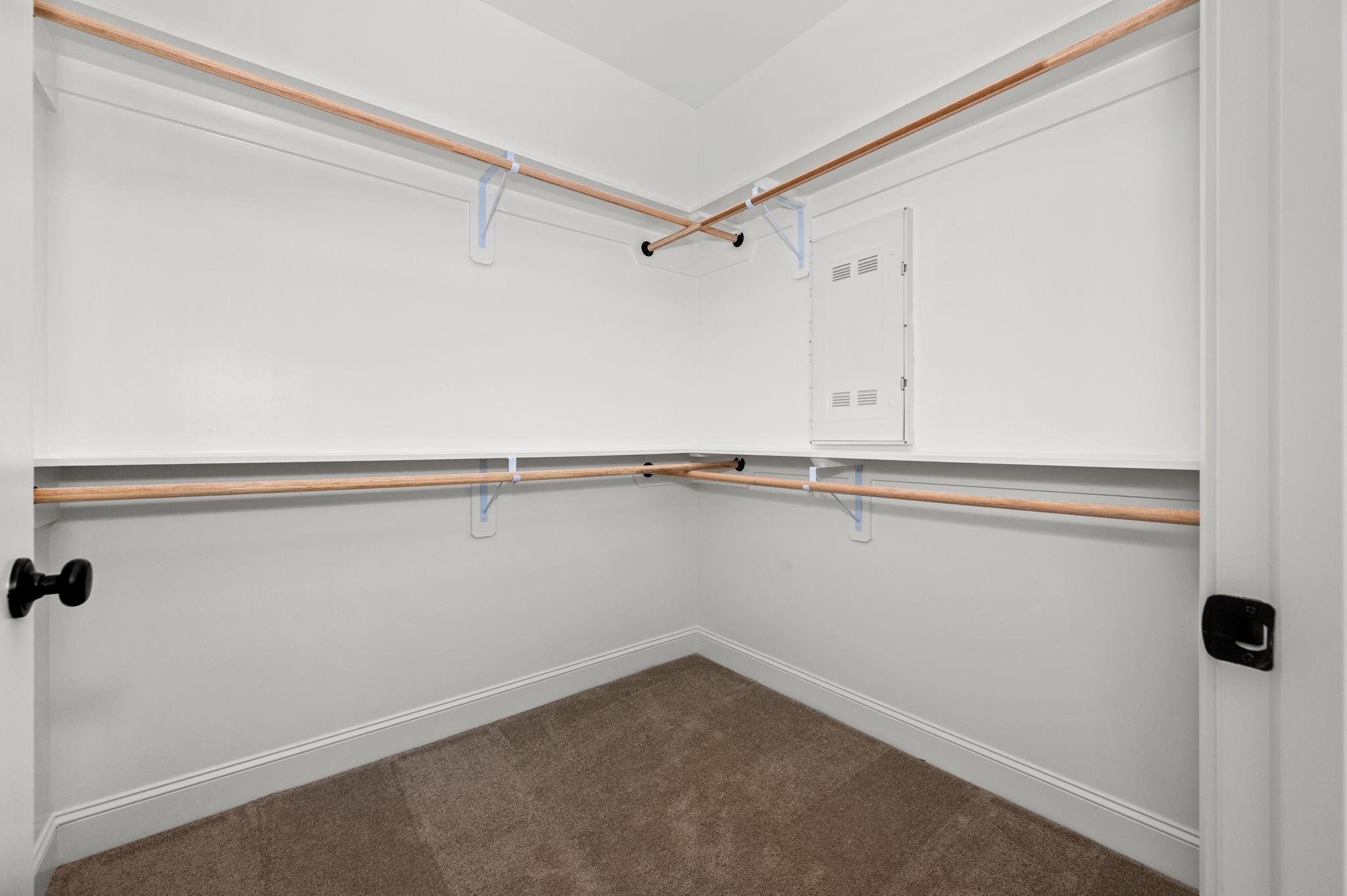 530 Rohan Drive Murfreesboro, TN 37129 - Photo 14 of 31 a close view of a closet in the room