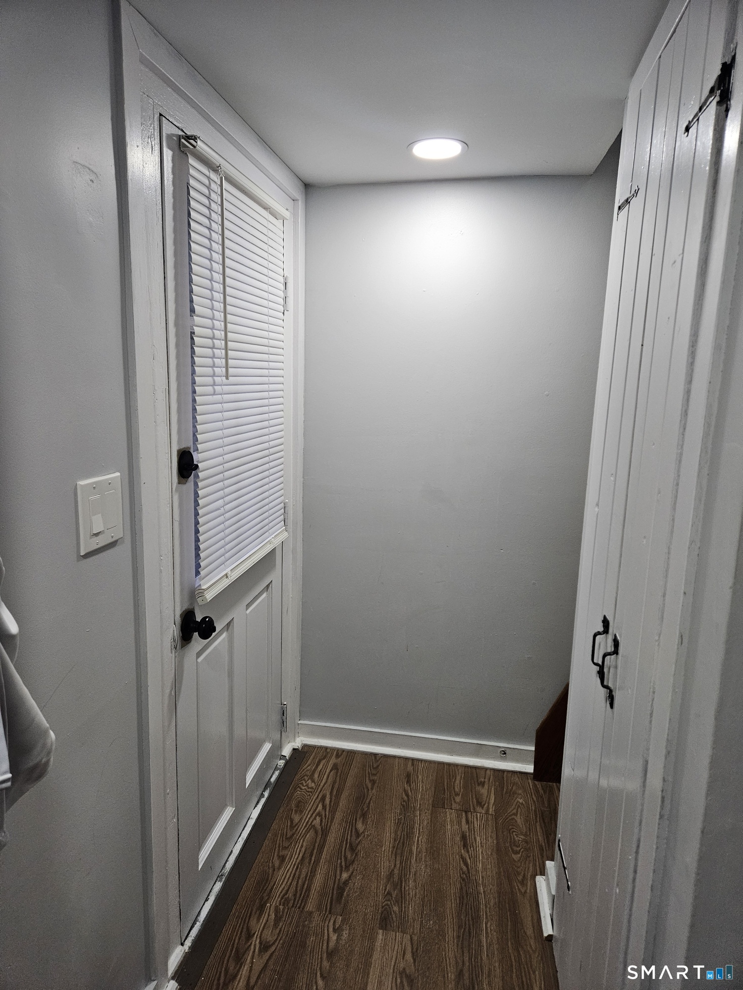 901 Baldwin Road Woodbridge, CT 06525 - Photo 20 of 27 a view of a hallway