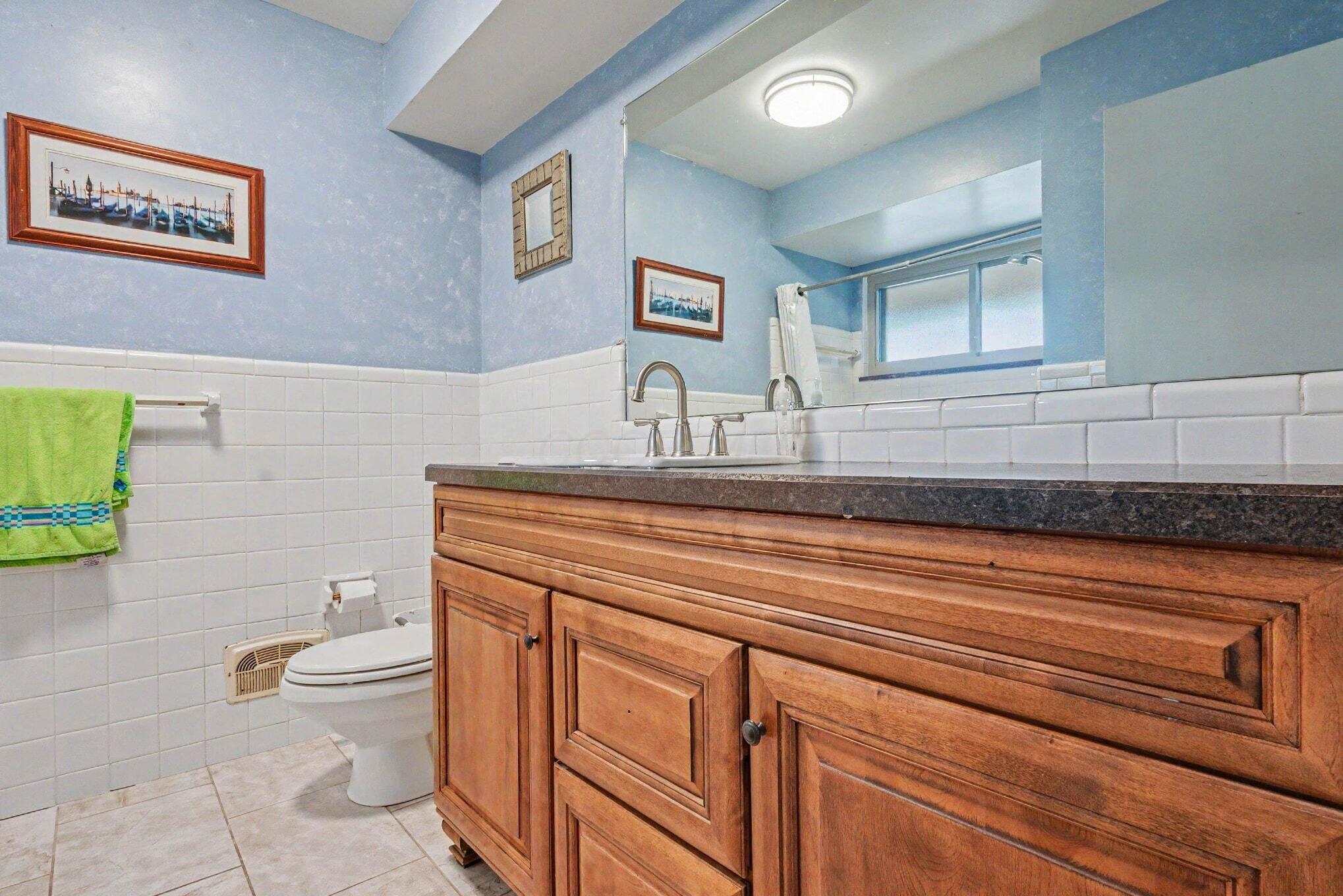 3664 Mountview Road Columbus, OH 43220 - Photo 23 of 28 Family Bathroom