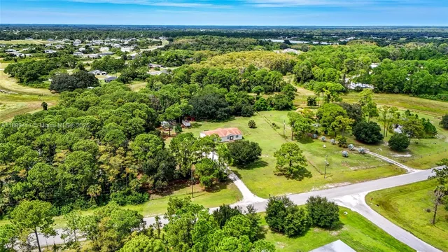 a view of a lush green field