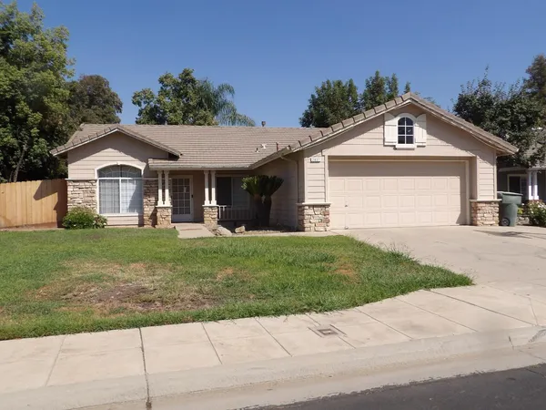 $460,000 | 2837 Beverly Avenue, Clovis, CA 93611