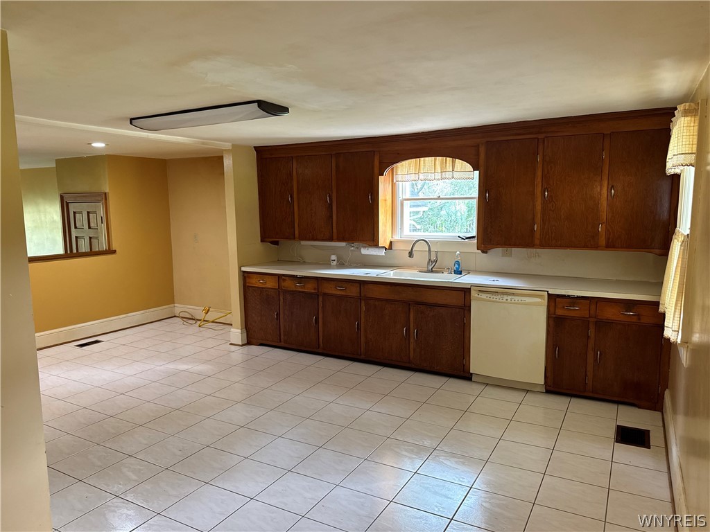 7995 Westphalinger Road Clarence, NY 14051 - Photo 9 of 18 Gallery Image 9