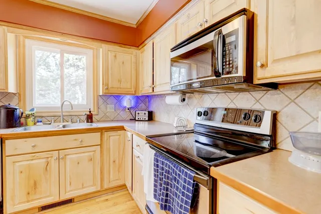 $475,000 | 2765 Oak Knoll Lane, Stoughton, WI 53589