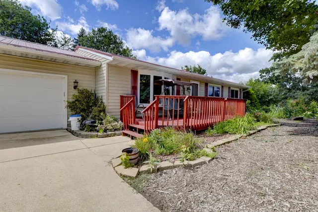 $475,000 | 2765 Oak Knoll Lane, Stoughton, WI 53589