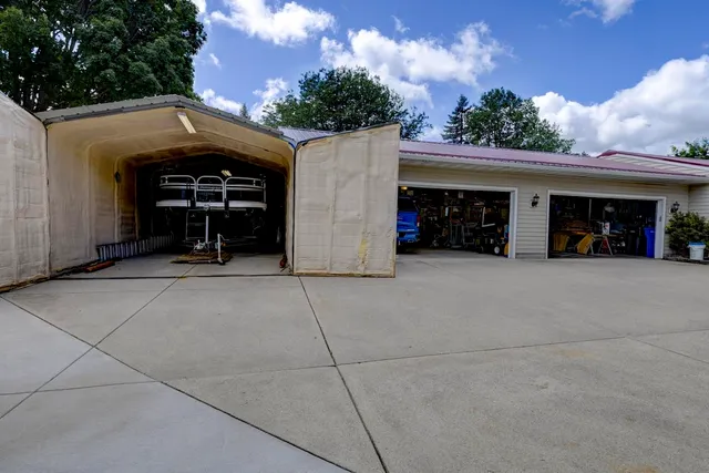 $475,000 | 2765 Oak Knoll Lane, Stoughton, WI 53589