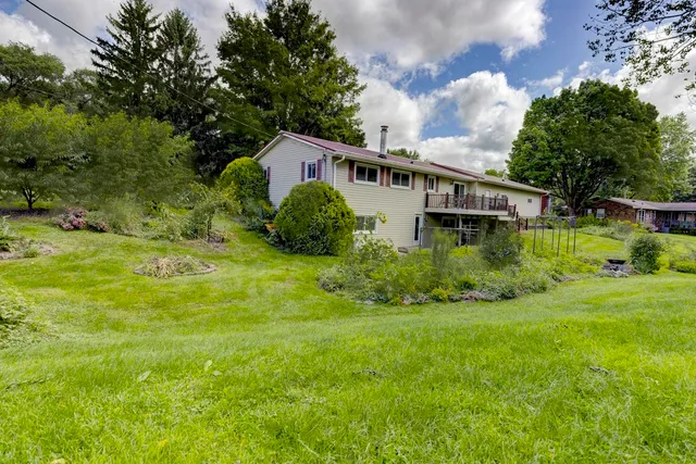 $475,000 | 2765 Oak Knoll Lane, Stoughton, WI 53589