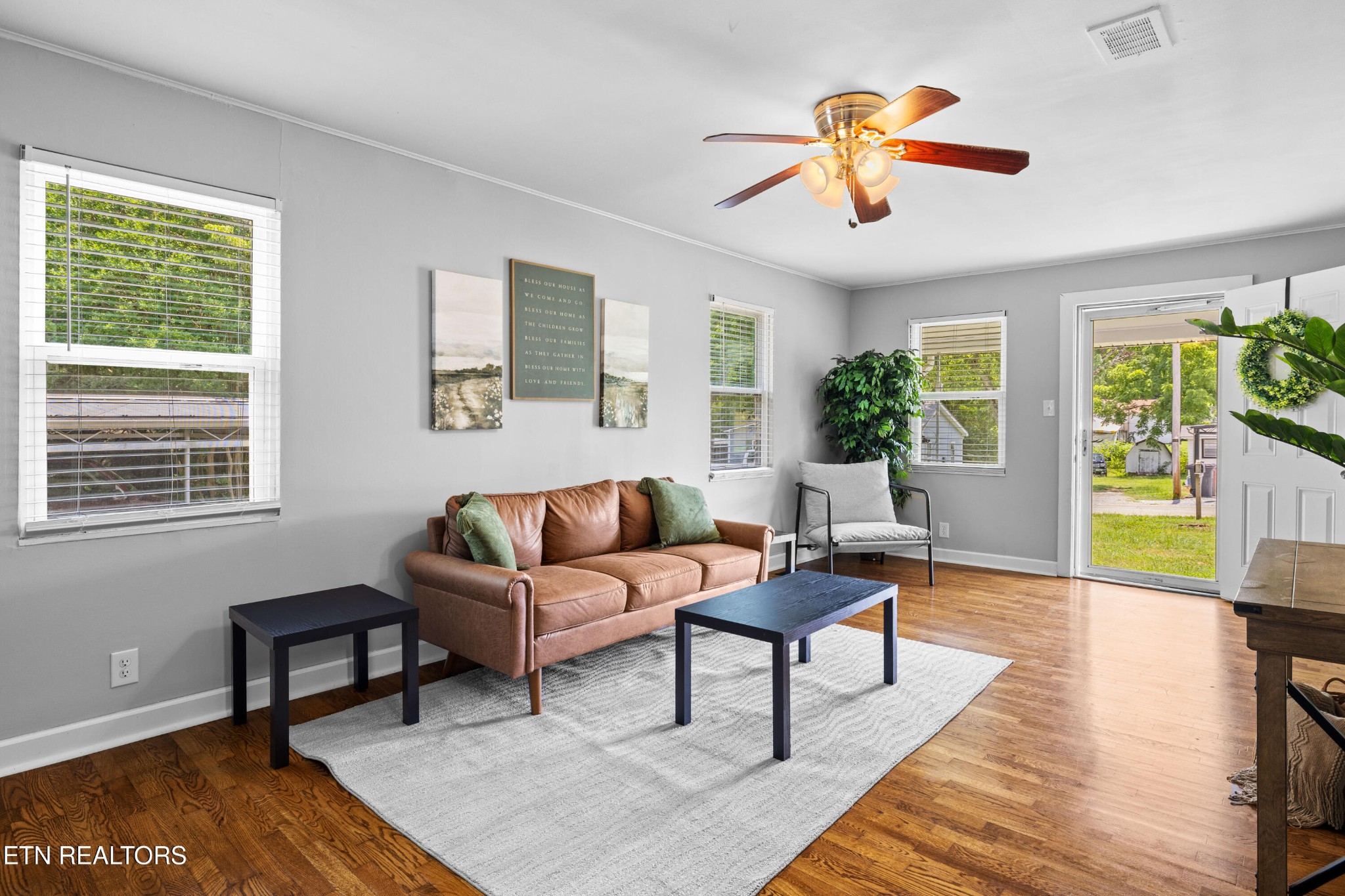 322 Abrams Road Rockford, TN 37853 - Photo 2 of 20