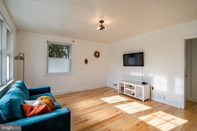 $370,000 | 1009 Morton Avenue, Folsom, PA 19033