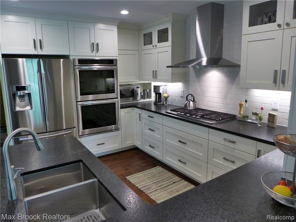 2875 Portage Trail Drive Rochester Hills, MI 48309 - Photo 16 of 52